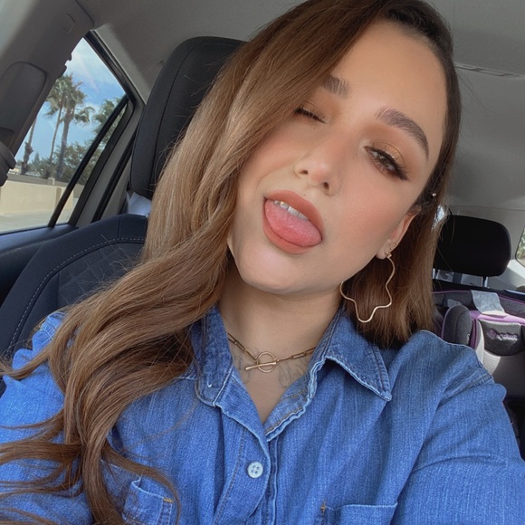 Meet your Posher, Rachel - Picture 4 of 6